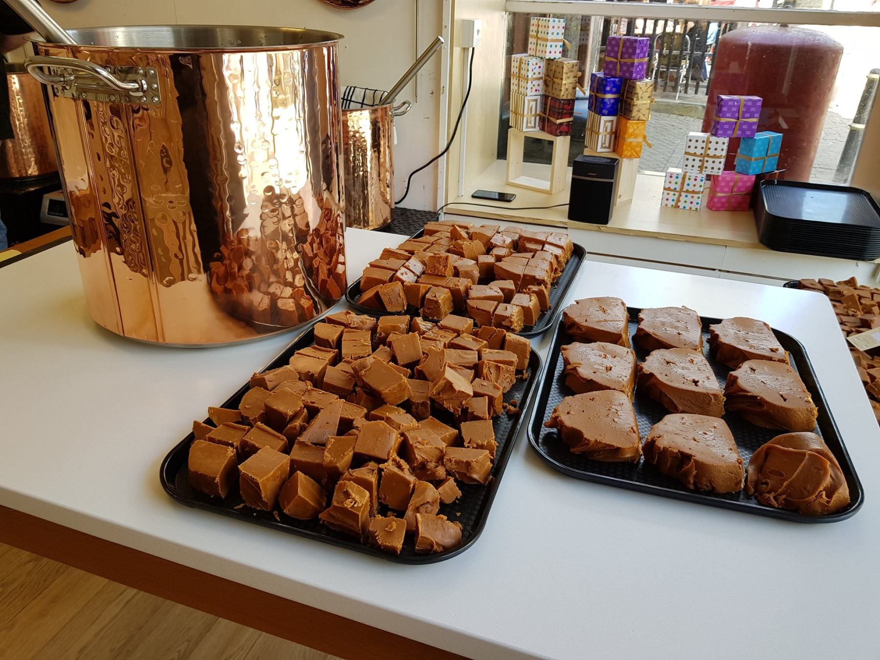 Roly's Fudge Looe